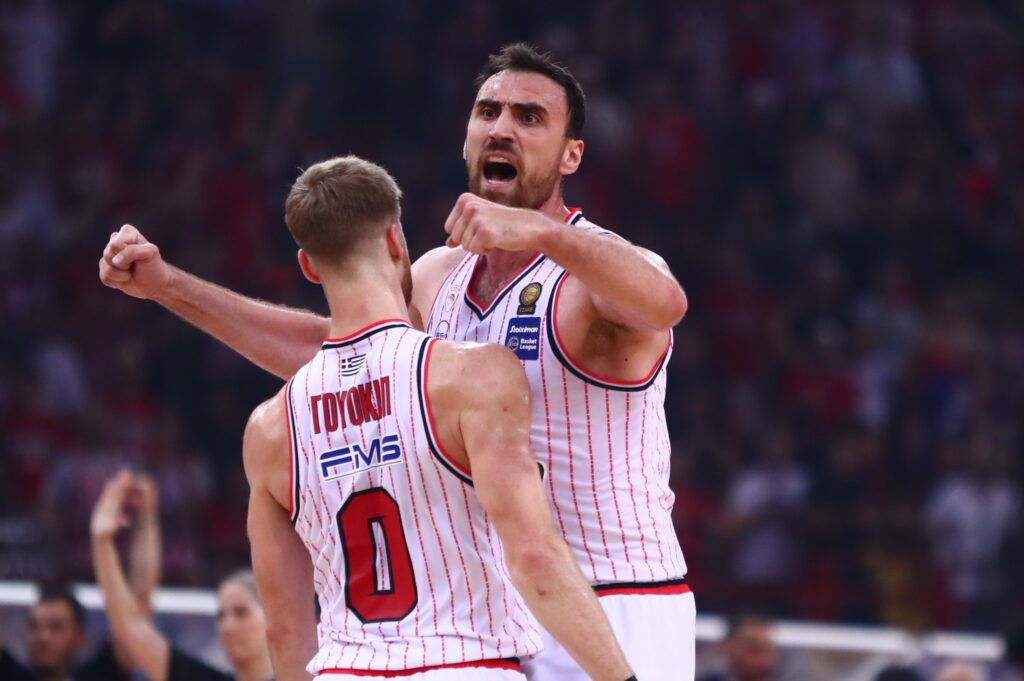 Стали відомі зарплати гравців "Олімпіакоса" 2 Стали відомі зарплати гравців "Олімпіакоса" 1