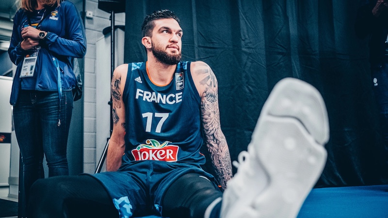 Центровий збірної Франції вибув на 4 місяці і пропустить старт клубного сезону 2 Центровий збірної Франції вибув на 4 місяці і пропустить старт клубного сезону 1