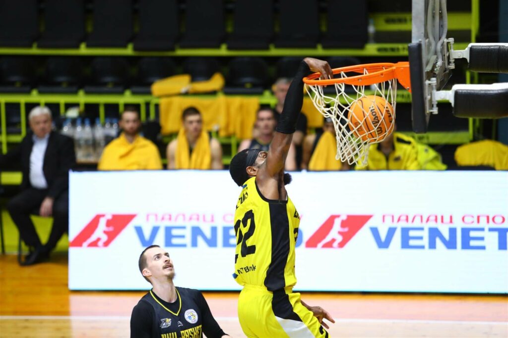 Маркус Льюїс: "Якщо порівнювати з іншими лігами, в яких я виступав, то в Україні грають у більш тягучий баскетбол" 2 Маркус Льюїс: "Якщо порівнювати з іншими лігами, в яких я виступав, то в Україні грають у більш тягучий баскетбол" 1