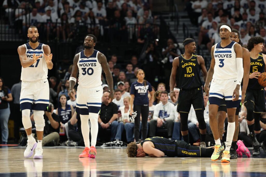 "Міннесота" видала найгіршу точність триочкових всіх часів і програла в плей-офф НБА 2 "Міннесота" видала найгіршу точність триочкових всіх часів і програла в плей-офф НБА 1