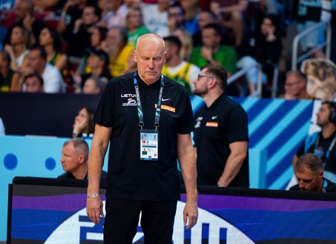 Куртінайтіс і Валанчюнас прокоментували поразку від Греції в 1/4 фіналу Євробаскета-2025 2 Куртінайтіс і Валанчюнас прокоментували поразку від Греції в 1/4 фіналу Євробаскета-2025 1