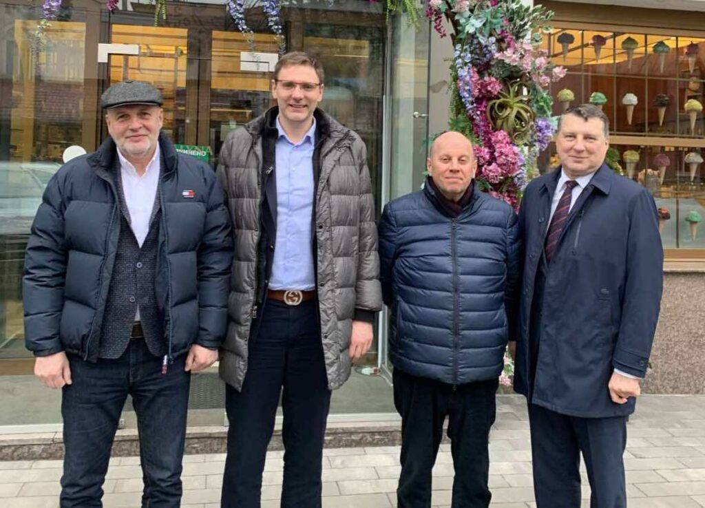 У Києві відбулась зустріч президентів федерацій баскетболу України, Латвії та міністра молоді і спорту 2 У Києві відбулась зустріч президентів федерацій баскетболу України, Латвії та міністра молоді і спорту 1