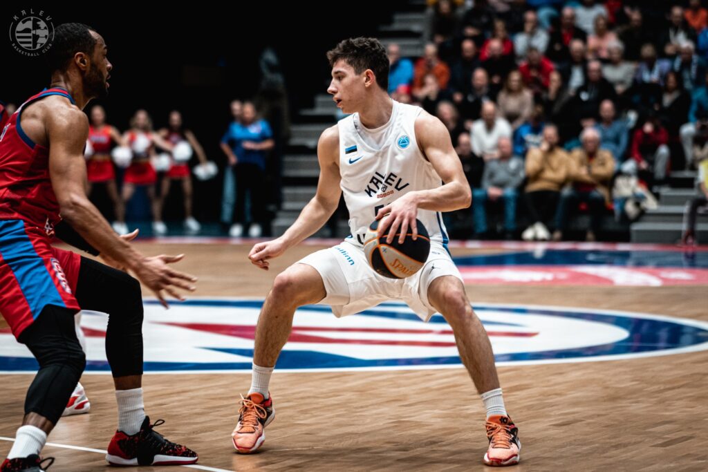 Українці за кордоном: Коренюк зібрав 20 підбирань, Ковляр, Беліков, Гутевич, Голодюк, Савчук 2 Українці за кордоном: Коренюк зібрав 20 підбирань, Ковляр, Беліков, Гутевич, Голодюк, Савчук 1