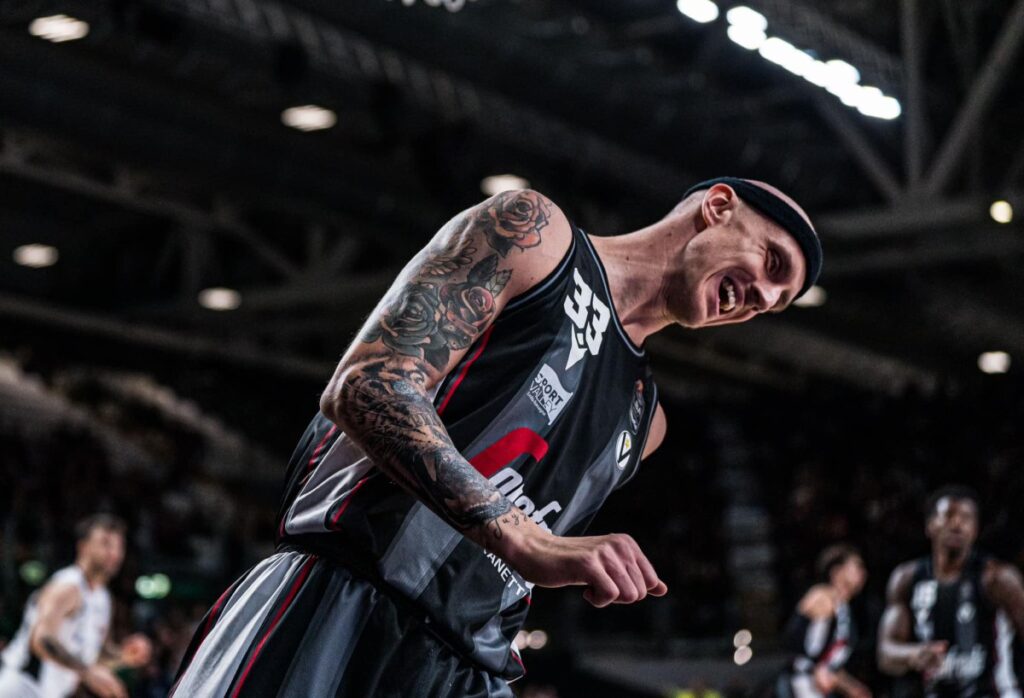 Хворий на рак гравець збірної Італії знайшов новий клуб після 6 сезонів в Євролізі 2 Хворий на рак гравець збірної Італії знайшов новий клуб після 6 сезонів в Євролізі 1