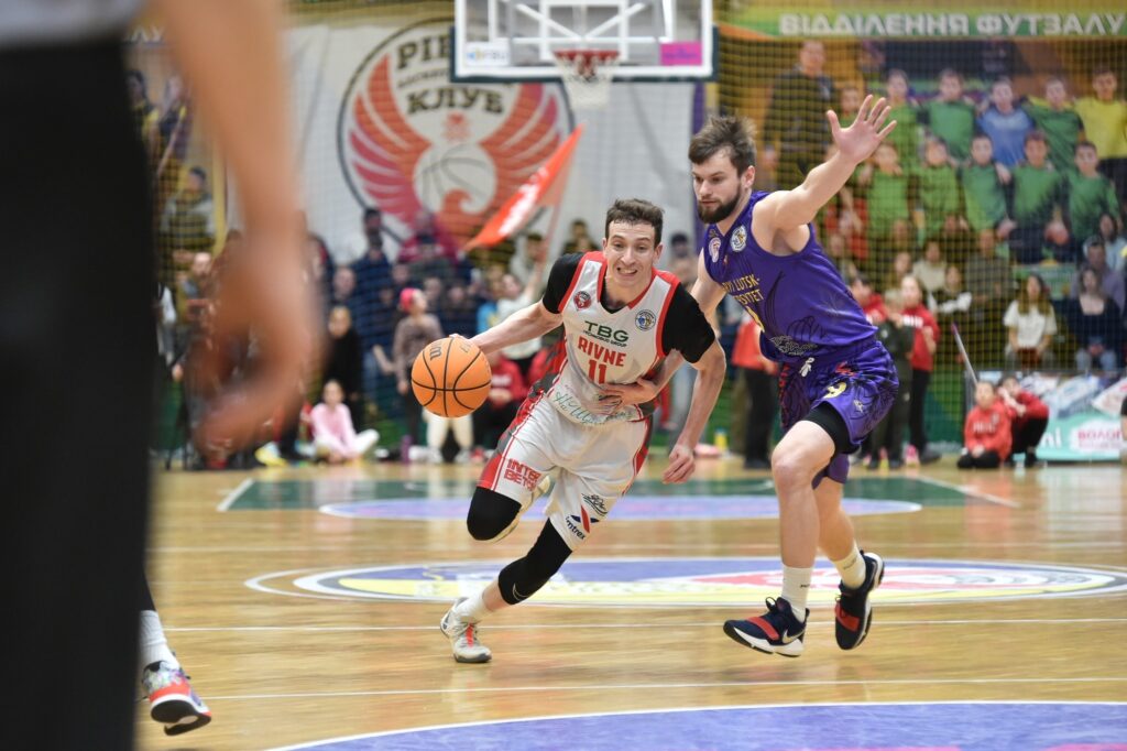 Олексій Соловйов продовжить грати у "Рівному" 2 Олексій Соловйов продовжить грати у "Рівному" 1