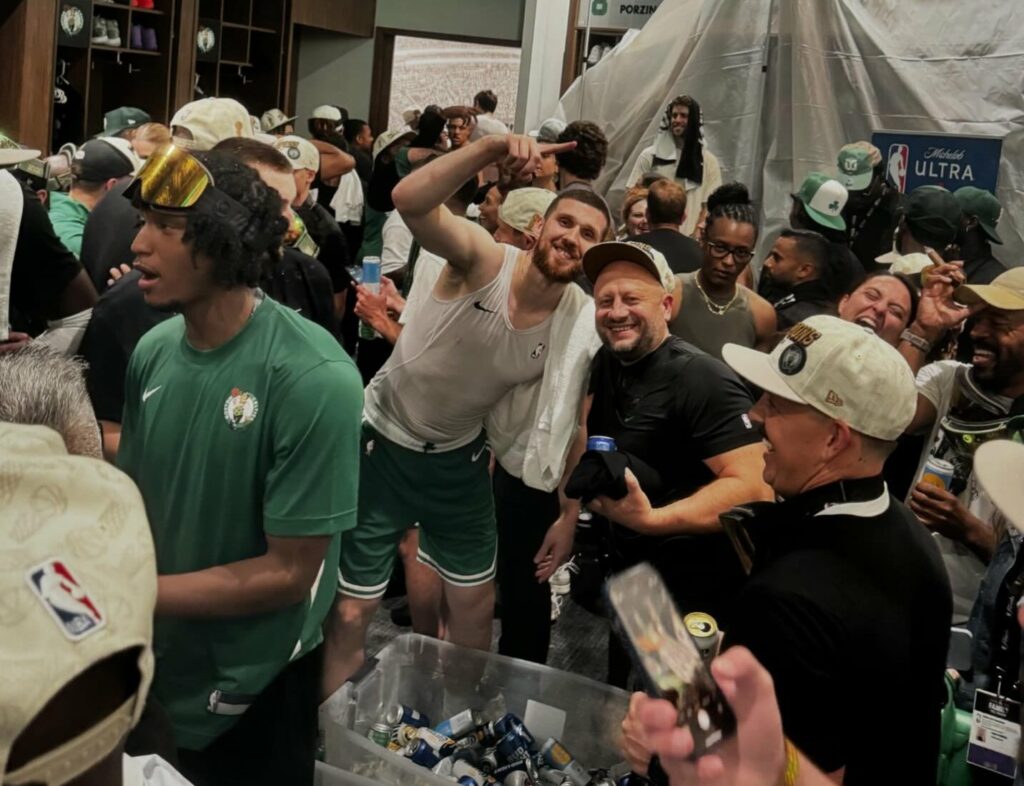 Максим Міхельсон: “Давно мріяли з Михайлюком про чемпіонство в НБА і я був впевнений, що це станеться” 2 Максим Міхельсон: “Давно мріяли з Михайлюком про чемпіонство в НБА і я був впевнений, що це станеться” 1