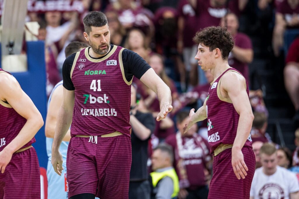 Українці за кордоном: Близнюк набрав 20 очок, Ковляр, Зотов 2 Українці за кордоном: Близнюк набрав 20 очок, Ковляр, Зотов 1