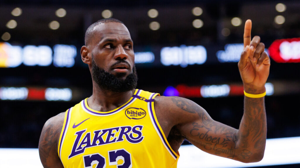 Винесено новий вердикт по травмі Леброна Джеймса. Він ризикує пропустити значно довше, ніж прогнозувалось 2 Винесено новий вердикт по травмі Леброна Джеймса. Він ризикує пропустити значно довше, ніж прогнозувалось 1