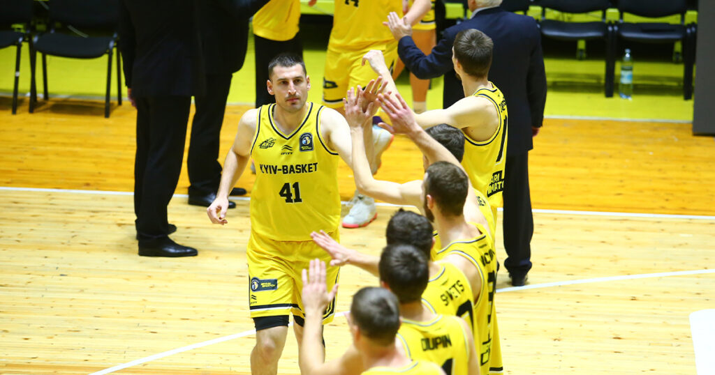 Роман Новіков про тренера "Прометея" в росії: "І що на це скажуть Вєлікіє дяді з мішками грошей?" 2 Роман Новіков про тренера "Прометея" в росії: "І що на це скажуть Вєлікіє дяді з мішками грошей?" 1