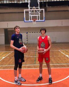 Молодий український форвард повернувся з Чехії до "Дніпра" та вирушив з командою на контрольні матчі 6 Молодий український форвард повернувся з Чехії до "Дніпра" та вирушив з командою на контрольні матчі 5