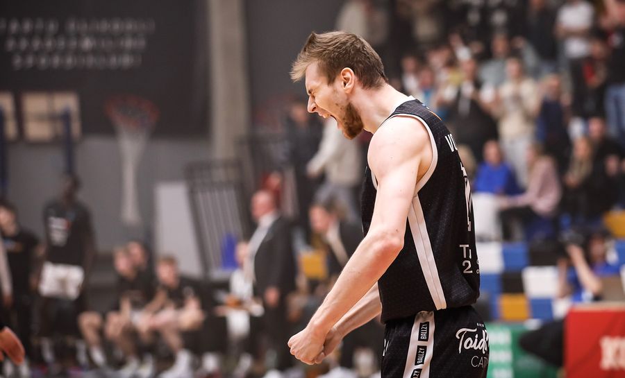 Українці за кордоном: Близнюк, Артамонов, Ковляр, Войналович 2 Українці за кордоном: Близнюк, Артамонов, Ковляр, Войналович 1