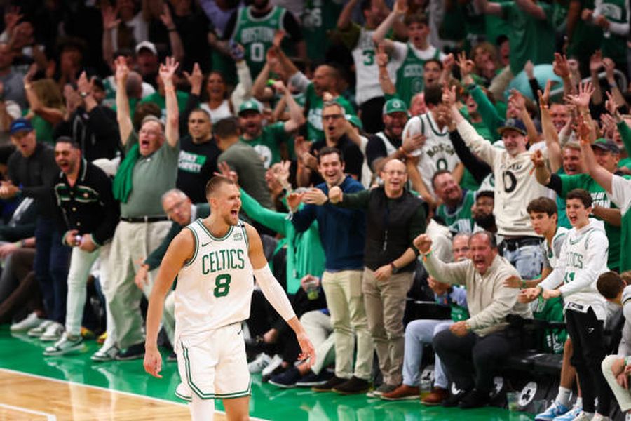 Крістапс Порзінгіс прокоментував свій вдалий дебют у фіналі НБА 2 Крістапс Порзінгіс прокоментував свій вдалий дебют у фіналі НБА 1