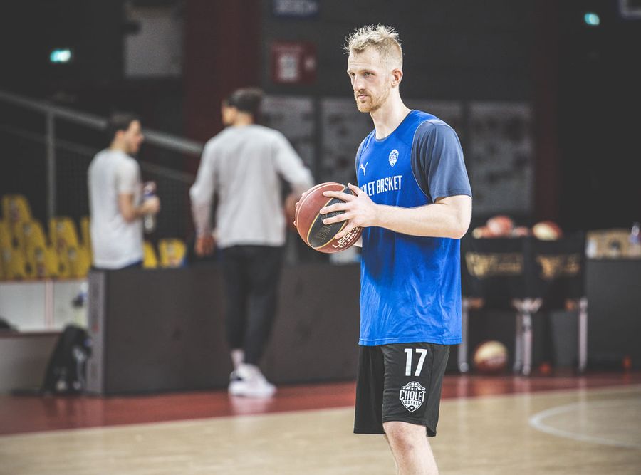 Українці за кордоном: Близнюк набрав 16 очок, Артамонов, Фролов, Балабан, Дацько, Діке, Корбут 2 Українці за кордоном: Близнюк набрав 16 очок, Артамонов, Фролов, Балабан, Дацько, Діке, Корбут 1