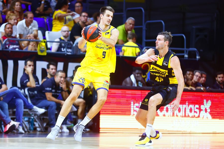 Повторив показники Сколи та Оберто: аргентинець з “Гран-Канарії” приєднався до елітної компанії 2 Повторив показники Сколи та Оберто: аргентинець з “Гран-Канарії” приєднався до елітної компанії 1