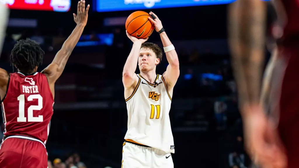 Максим Шульга в першому раунді March Madness протистоятиме команді росіянина 2 Максим Шульга в першому раунді March Madness протистоятиме команді росіянина 1