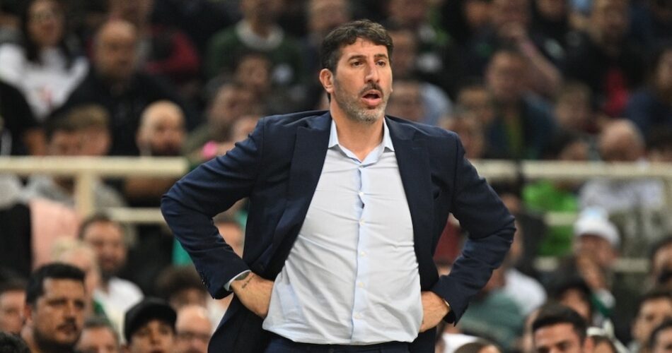 Головний тренер збірної Німеччини виписався з лікарні і прибув в команду на плей-оф Євробаскету 2 Головний тренер збірної Німеччини виписався з лікарні і прибув в команду на плей-оф Євробаскету 1