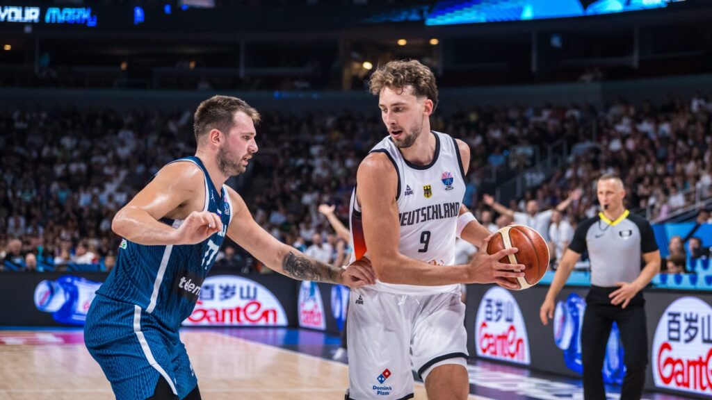 Представники збірної Німеччини прокоментували складну перемогу над Словенією в 1/4 фіналу чемпіонату Європи 2 Представники збірної Німеччини прокоментували складну перемогу над Словенією в 1/4 фіналу чемпіонату Європи 1