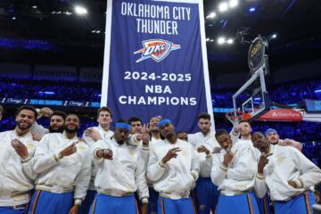 "Оклахома" вперше в історії підняла чемпіонський баннер і виграла унікальний матч-відкриття НБА за останні 20 років 6 "Оклахома" вперше в історії підняла чемпіонський баннер і виграла унікальний матч-відкриття НБА за останні 20 років 5