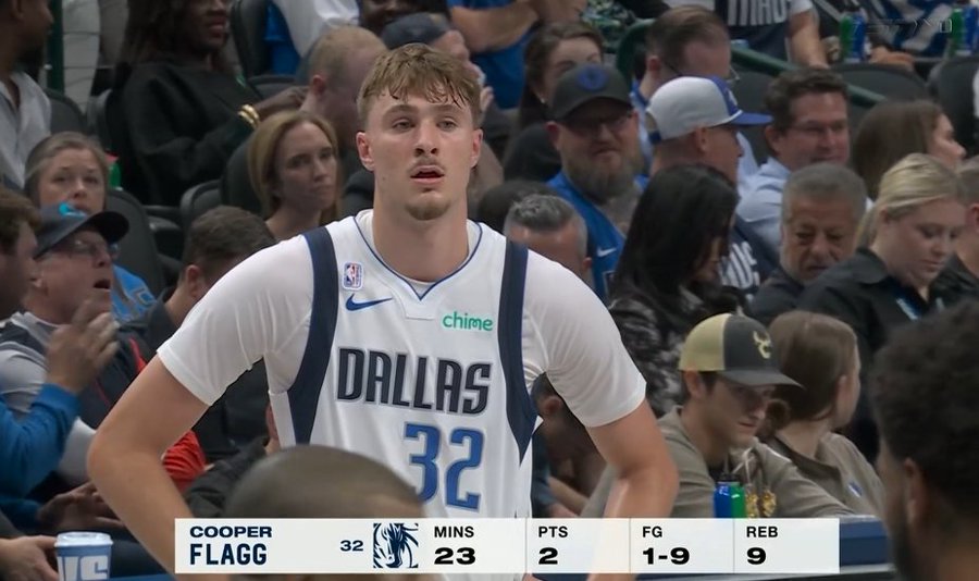 Купер Флегг зробив дабл-дабл в своєму дебютному матчі в НБА 2 Купер Флегг зробив дабл-дабл в своєму дебютному матчі в НБА 1
