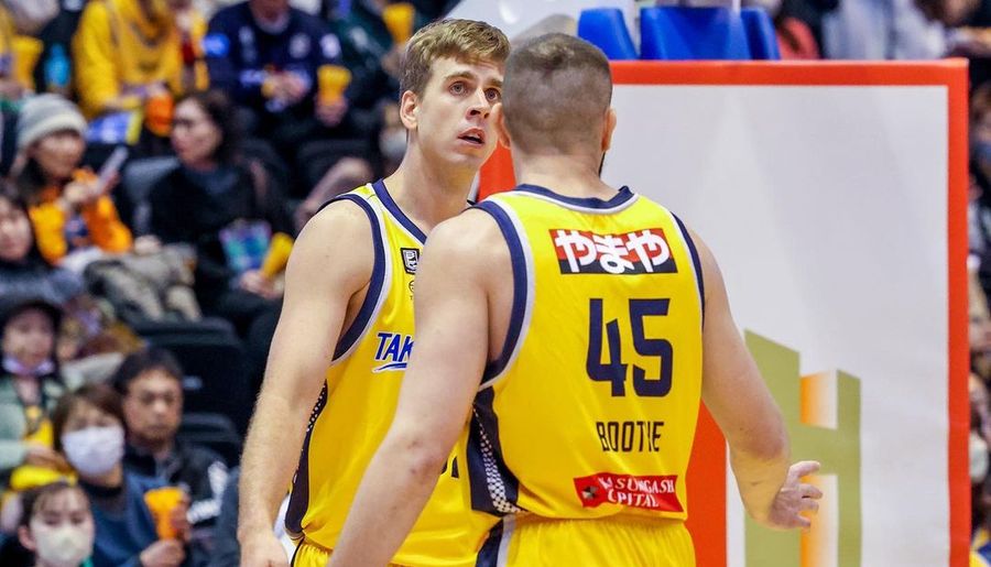 Українці за кордоном: Герун, Антіпов, Зайцев, Коренюк, Йяму, Чумаков 2 Українці за кордоном: Герун, Антіпов, Зайцев, Коренюк, Йяму, Чумаков 1