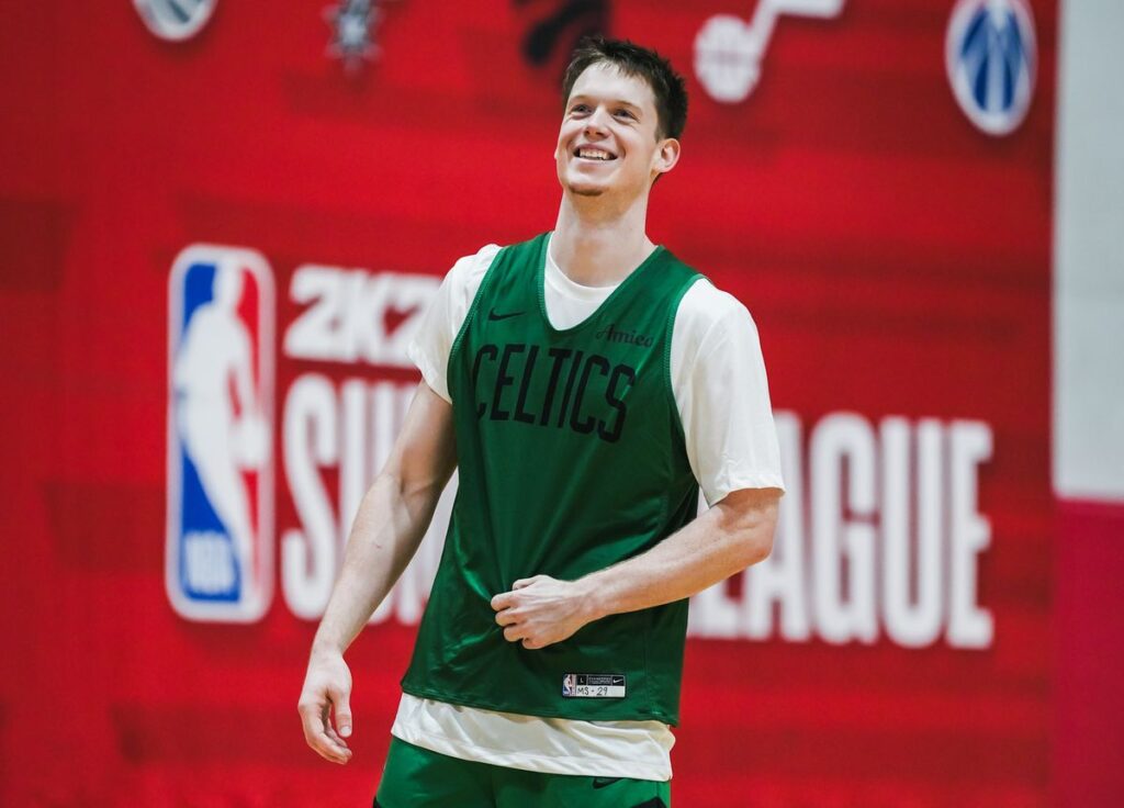 Шульга зіграв 15 хвилин в останньому матчі "Бостона" в Літній лізі НБА 2 Шульга зіграв 15 хвилин в останньому матчі "Бостона" в Літній лізі НБА 1