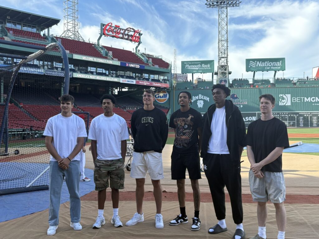 Максим Шульга спробував себе в бейсболі, відвідавши матч легендарної команди МЛБ 2 Максим Шульга спробував себе в бейсболі, відвідавши матч легендарної команди МЛБ 1