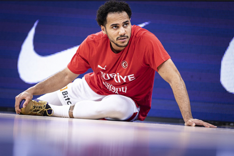 Шейн Ларкін емоційно відреагував на покарання за відмову грати в збірній Туреччини 2 Шейн Ларкін емоційно відреагував на покарання за відмову грати в збірній Туреччини 1