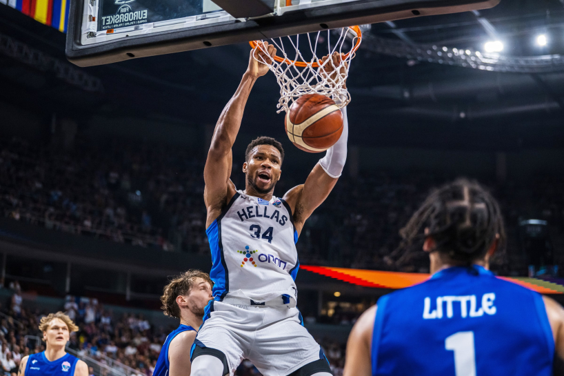 Янніс Адетокумбо підкорив видатний рекорд Сабоніса і приніс Греції перші медалі Євробаскету за 16 років 2 Янніс Адетокумбо підкорив видатний рекорд Сабоніса і приніс Греції перші медалі Євробаскету за 16 років 1