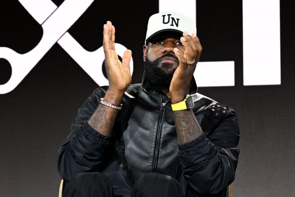 На Леброна Джеймса подали в суд після скандального анонсу "Другого рішення" 2 На Леброна Джеймса подали в суд після скандального анонсу "Другого рішення" 1