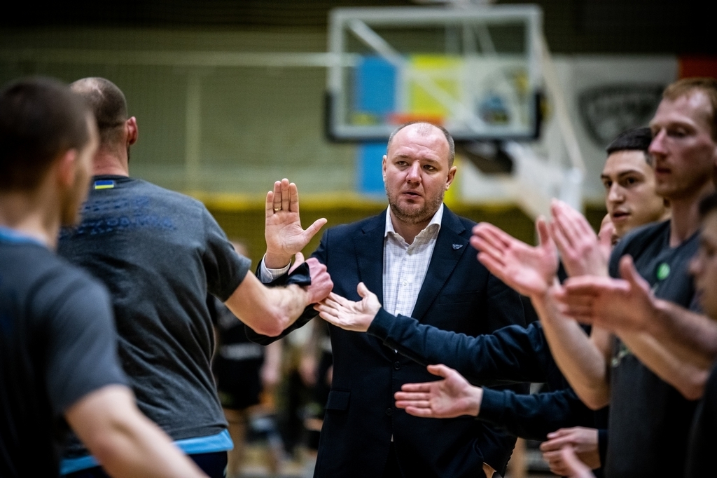 Головного тренера “Дніпра” Володимира Коваля дискваліфіковано на п’ять матчів 2 Головного тренера “Дніпра” Володимира Коваля дискваліфіковано на п’ять матчів 1