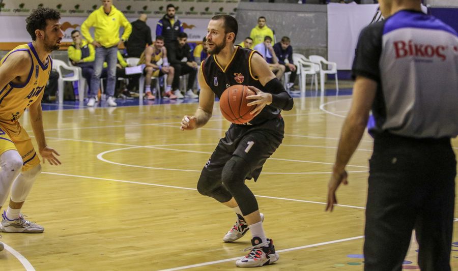 Українці за кордоном: Мішула, Анікієнко, Шульга 2 Українці за кордоном: Мішула, Анікієнко, Шульга 1