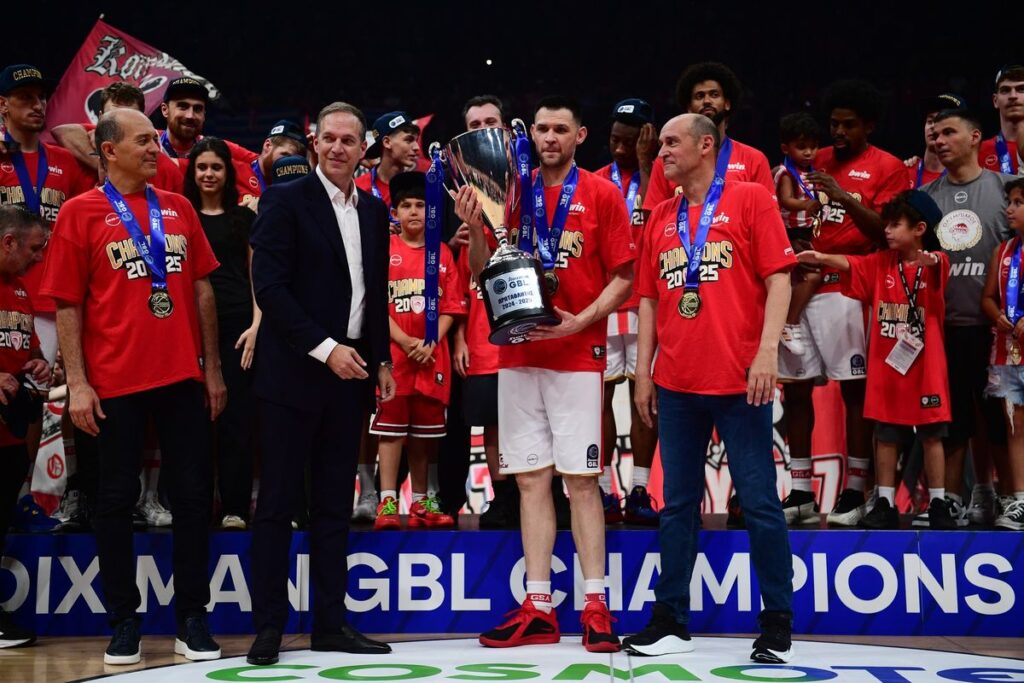 "Олімпіакос" - чемпіон Греції сезону-2024/25 2 "Олімпіакос" - чемпіон Греції сезону-2024/25 1