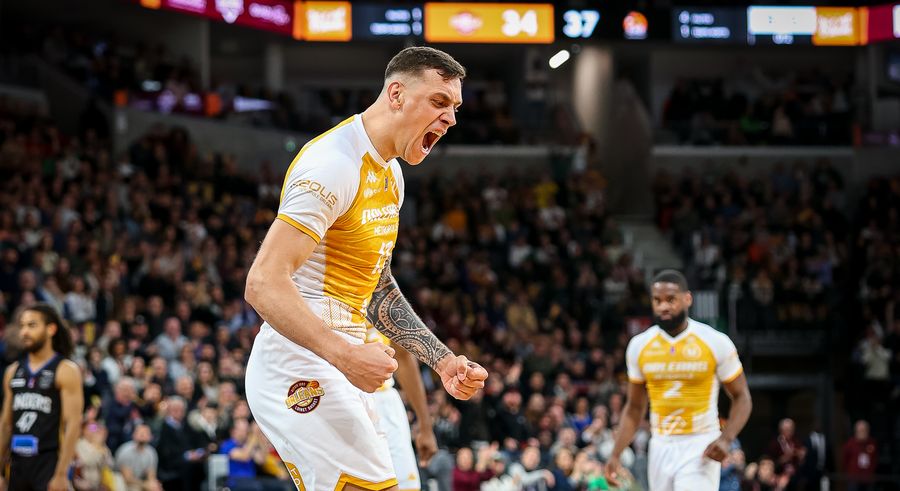 Українці за кордоном: Мітіна, Юркевичюс, Бобров 2 Українці за кордоном: Мітіна, Юркевичюс, Бобров 1