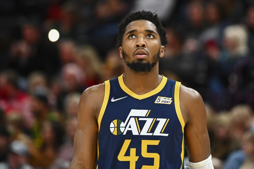 15 пляшок вина та 9 годин у роздягальні: Мітчелл розповів про вечір, коли "ковід" зупинив сезон НБА 2 15 пляшок вина та 9 годин у роздягальні: Мітчелл розповів про вечір, коли "ковід" зупинив сезон НБА 1