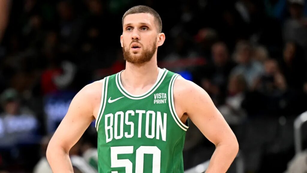 Стали відомі деталі контракту Святослава Михайлюка з "Ютою". Гарантований лише один рік з чотирьох 2 - basket.com.ua Стали відомі деталі контракту Святослава Михайлюка з "Ютою". Гарантований лише один рік з чотирьох 1 - basket.com.ua