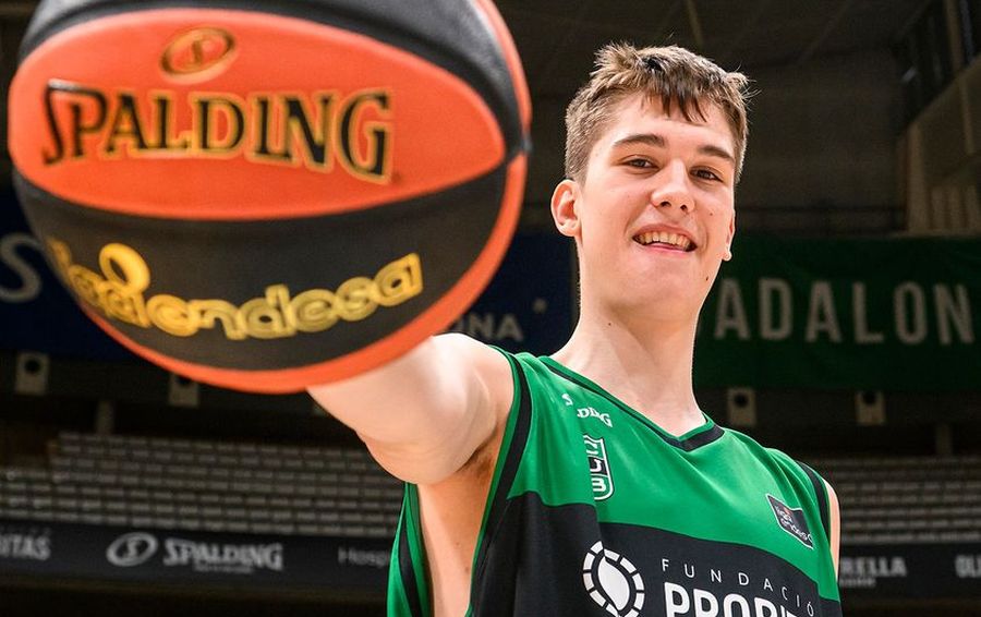 "Ховентуд" напередодні гри з "Прометеєм" продовжив контракт з головним талантом команди 2 "Ховентуд" напередодні гри з "Прометеєм" продовжив контракт з головним талантом команди 1