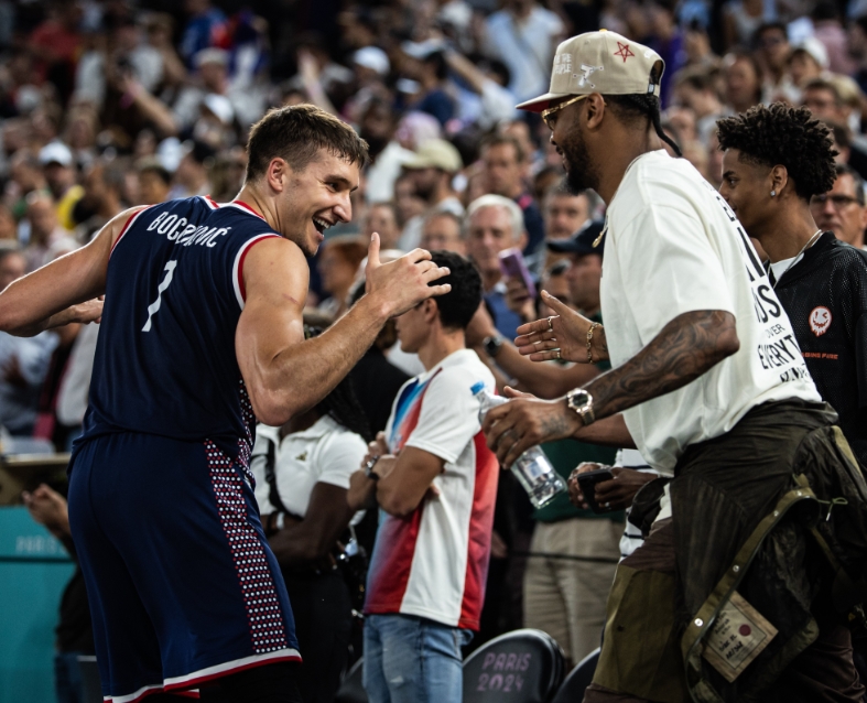 Кармело Ентоні висловився про Богдана Богдановича, якого звинувачували в зневазі до нього на ОІ 2 Кармело Ентоні висловився про Богдана Богдановича, якого звинувачували в зневазі до нього на ОІ 1