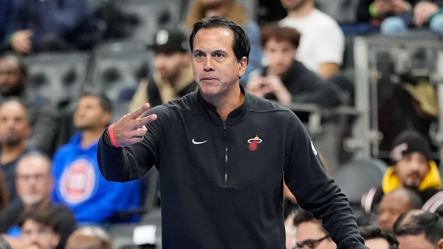 Споельстра завдяки перемозі над "Бостоном" обійшов легенду НБА 2 Споельстра завдяки перемозі над "Бостоном" обійшов легенду НБА 1