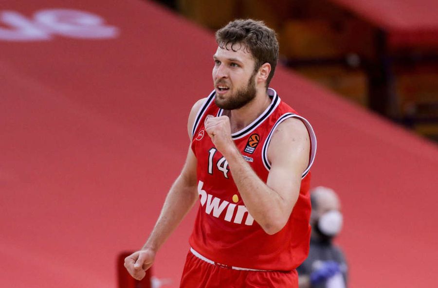 Саша Везенков підпише довготривалий контракт з топ-клубом Євроліги 2 Саша Везенков підпише довготривалий контракт з топ-клубом Євроліги 1