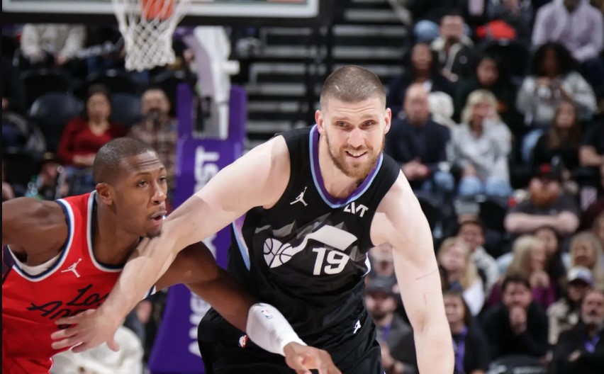 Хайлайт Святослава Михайлюка - в топ-5 моментів дня в НБА 2 Хайлайт Святослава Михайлюка - в топ-5 моментів дня в НБА 1