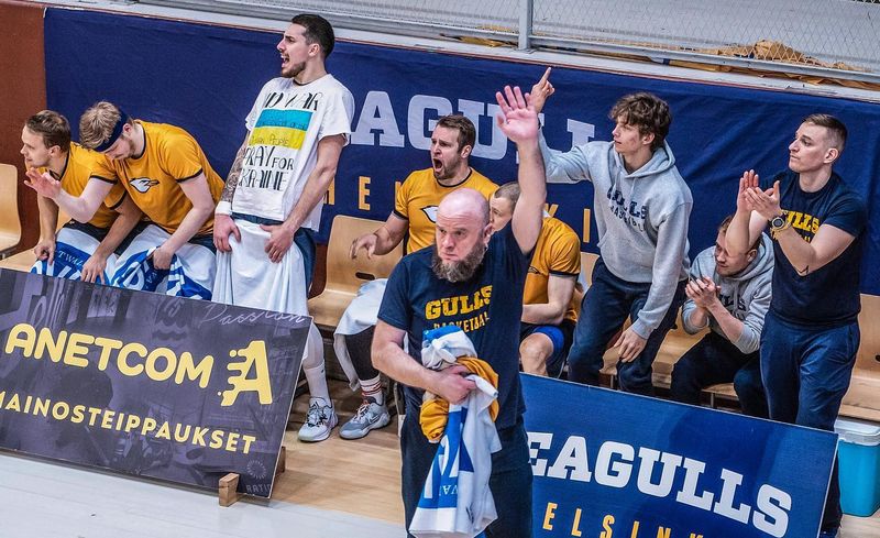 Українці за кордоном: Пустовий, Ткаченко, Сахнюк, Ковальов, Ключник, Радченко 2 Українці за кордоном: Пустовий, Ткаченко, Сахнюк, Ковальов, Ключник, Радченко 1