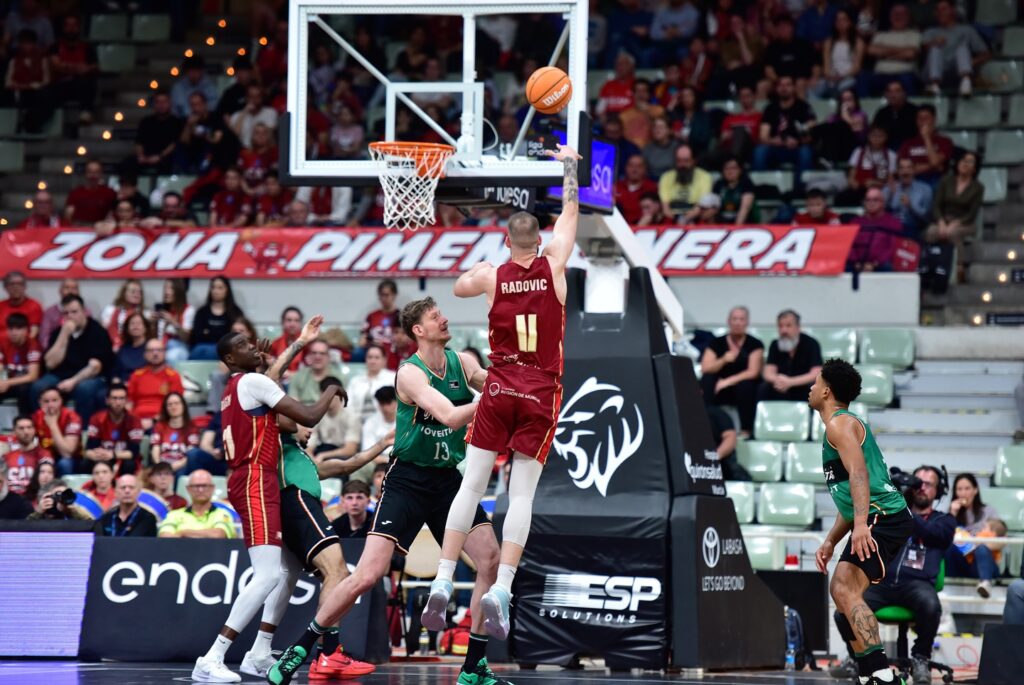 Чемпіонат Іспанії, 28-й тур: Пустовий набрав 6 очок, "Унікаха" обіграла фіналіста Кубку ФІБА 2 Чемпіонат Іспанії, 28-й тур: Пустовий набрав 6 очок, "Унікаха" обіграла фіналіста Кубку ФІБА 1