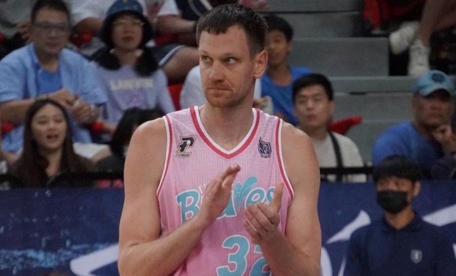 Українці за кордоном: Зайцев, Тихонов 2 Українці за кордоном: Зайцев, Тихонов 1