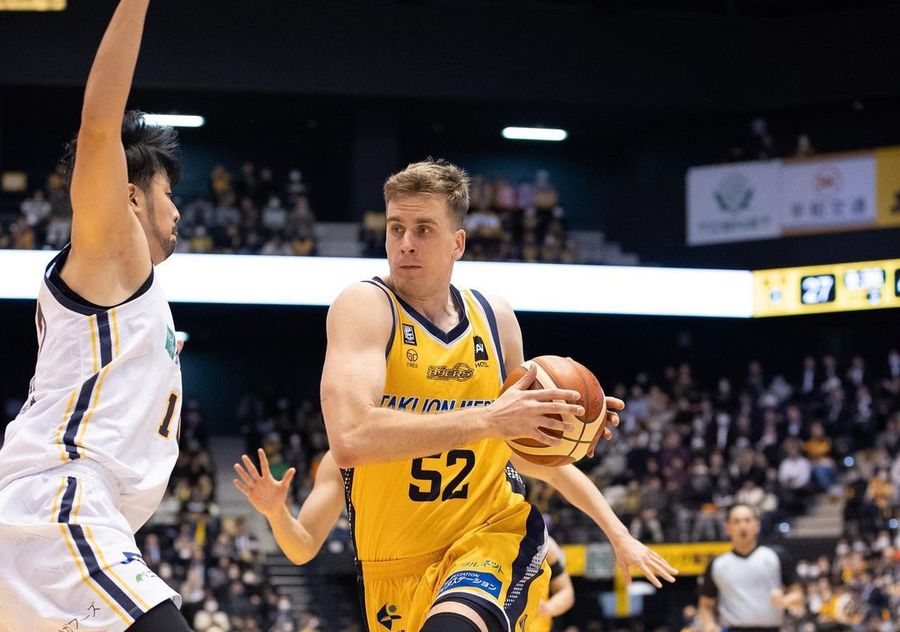 Українці за кордоном: Петров, Мироненко, Герун, Зайцев, Мітіна, Рульова, Волошина 2 Українці за кордоном: Петров, Мироненко, Герун, Зайцев, Мітіна, Рульова, Волошина 1