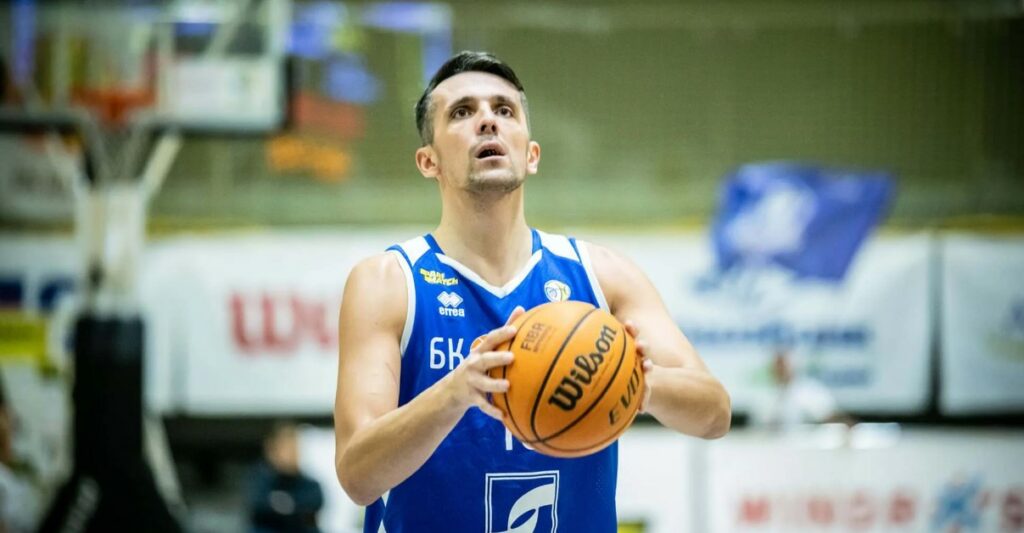 Андрій Агафонов залишився без клубу 2 Андрій Агафонов залишився без клубу 1