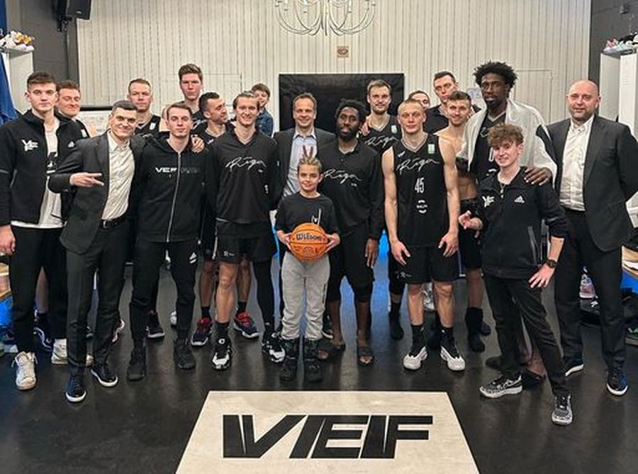 Українці за кордоном: Зотов, Ковляр, Давидюк, Шевченко, Мироненко, Коренюк, Артамонов, Анікієнко 2 Українці за кордоном: Зотов, Ковляр, Давидюк, Шевченко, Мироненко, Коренюк, Артамонов, Анікієнко 1