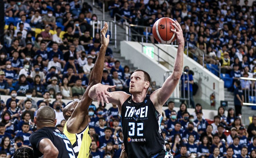 Українці за кордоном: Зайцев, Артамонов 2 Українці за кордоном: Зайцев, Артамонов 1