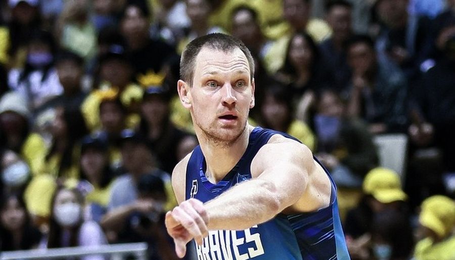 Українці за кордоном: Ковальов, Антіпов, Бояркін, Зайцев, Коренюк 2 Українці за кордоном: Ковальов, Антіпов, Бояркін, Зайцев, Коренюк 1