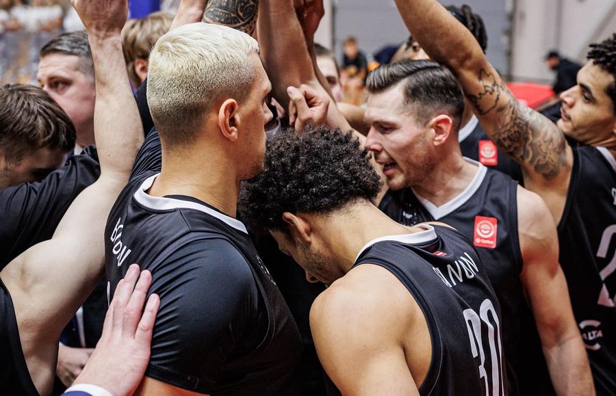 Українці за кордоном: Бринюк, Ковляр, Бобров, Санон, Крутоус, Павлов, Герун, Ягупова 1