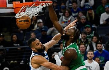 Нещадний данк Брауна через Гобера — в топ-10 моментів дня в НБА 51 - basket.com.ua